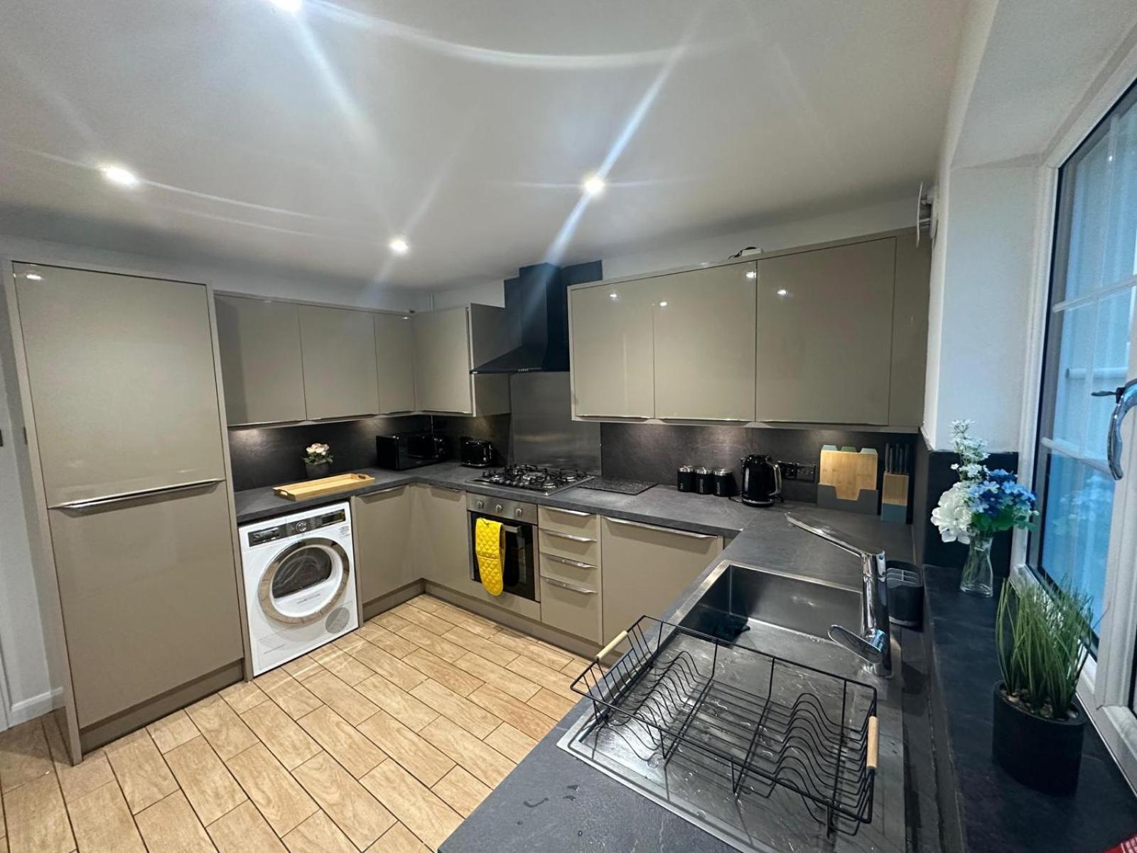Rooms In Stylish House Milton Keynes Exterior foto